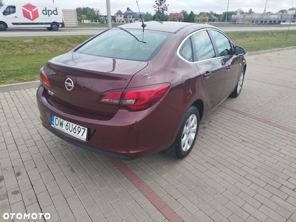Opel Astra 1.6 Executive EU6 - 3
