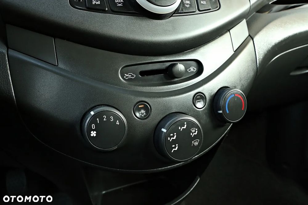 Chevrolet Spark - 32