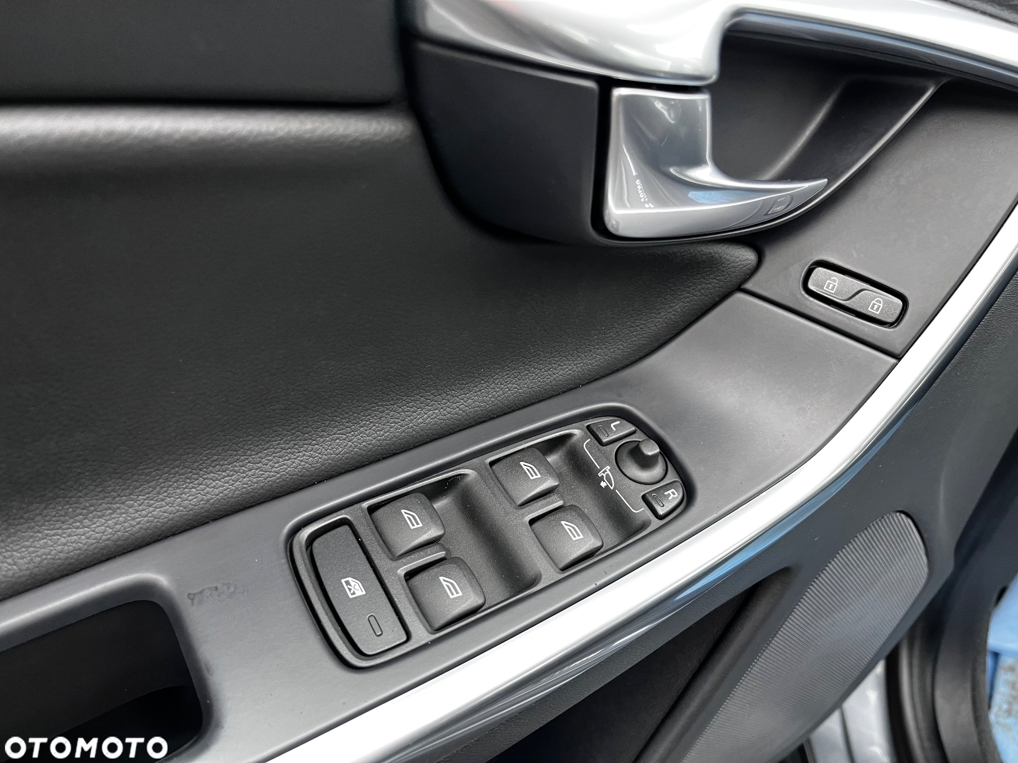 Volvo XC 60 D3 Drive-E Momentum - 34