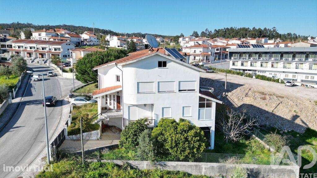 Casa tradicional T4 em Miranda do Corvo de 385,00 m2 - Grande imagem: 2/30