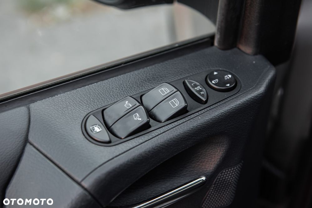 Mercedes-Benz Viano - 12