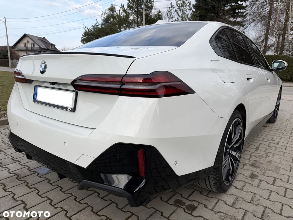 BMW Seria 5 ver-520d-xdrive-mhev-m-sport - 17