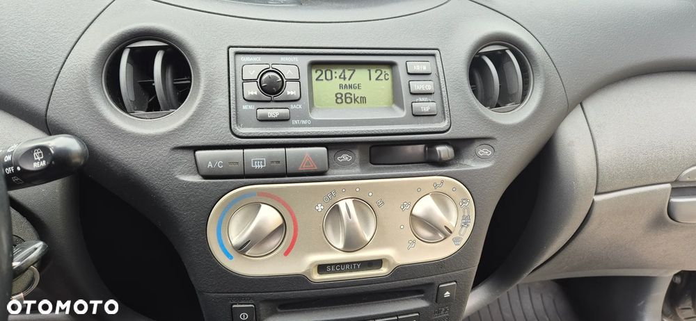 Toyota Yaris 1.0 Base - 15