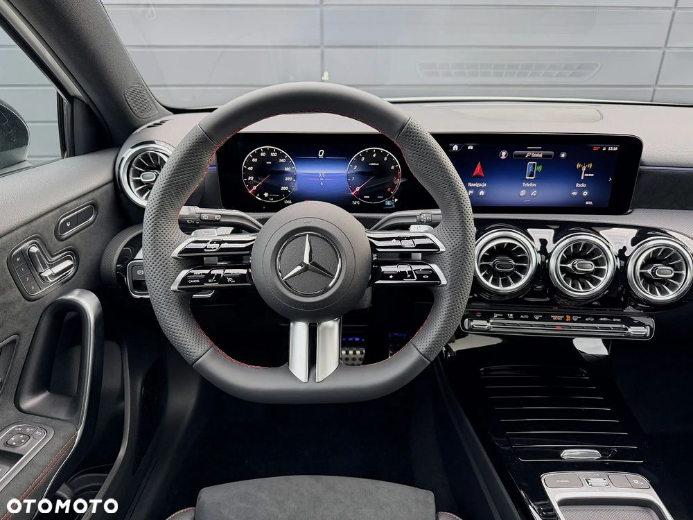 Mercedes-Benz Klasa A 220 4-Matic AMG Line 8G-DCT - 12