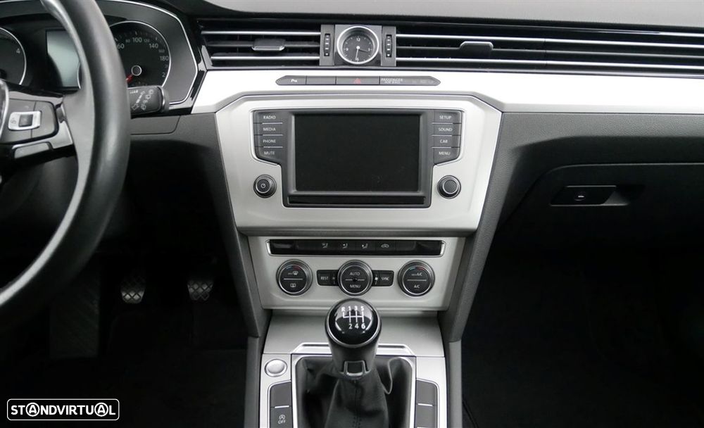 VW Passat Variant 1.6 TDI Confortline - 6