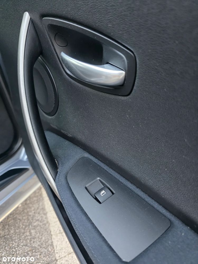 BMW Seria 1 120i - 22