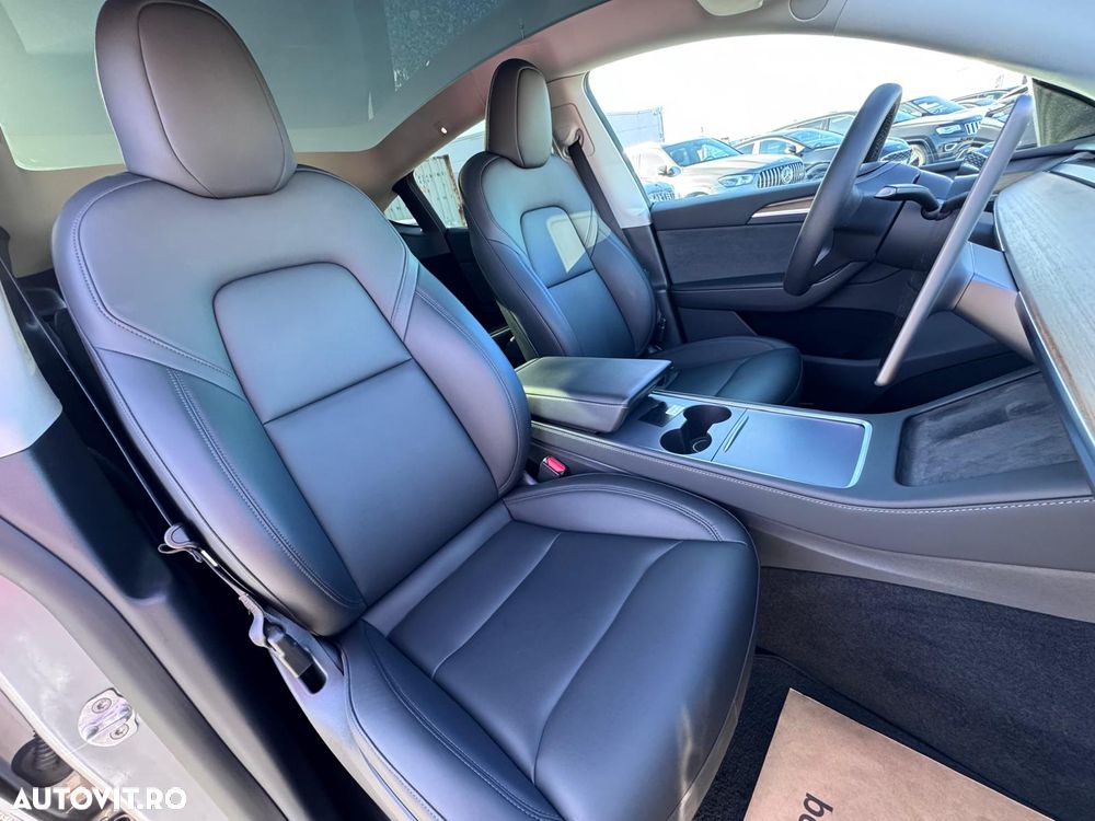 Tesla Model Y Long Range Dual Motor AWD - 14