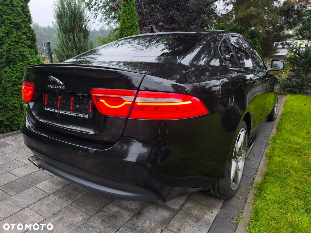 Jaguar XE 2.0 D AWD R-Sport - 19