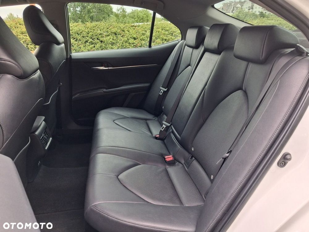 Toyota Camry 2.5 Hybrid Executive CVT - 21