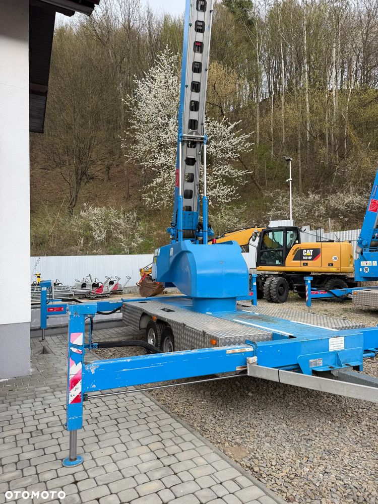 KLAAS 21/31TSP Dźwig Dekarski żuraw zwyżka podnośnik 31m. udźwig 1800kg max. Silnik Yanmar 3cyl. Dźwig Sterowany całkowicie zdalnie z pilota. Do 3,5 tony Transportowanie samochodem osobowym! Podwieszana oś Hydr. Własny Napęd Hydr. na 2 koła w terenie. Maszyna jak Nowa 2,5 tyś mtg. 2013r. Po serwisach Dekra BMWT. Sprowadzona z Norwegii. Nie różni się od nowej z salonu. Pełna Hydraulika w maszynie. Najbogatsza wersja. OKAZJA 230volt. Zero zużycia! - 4