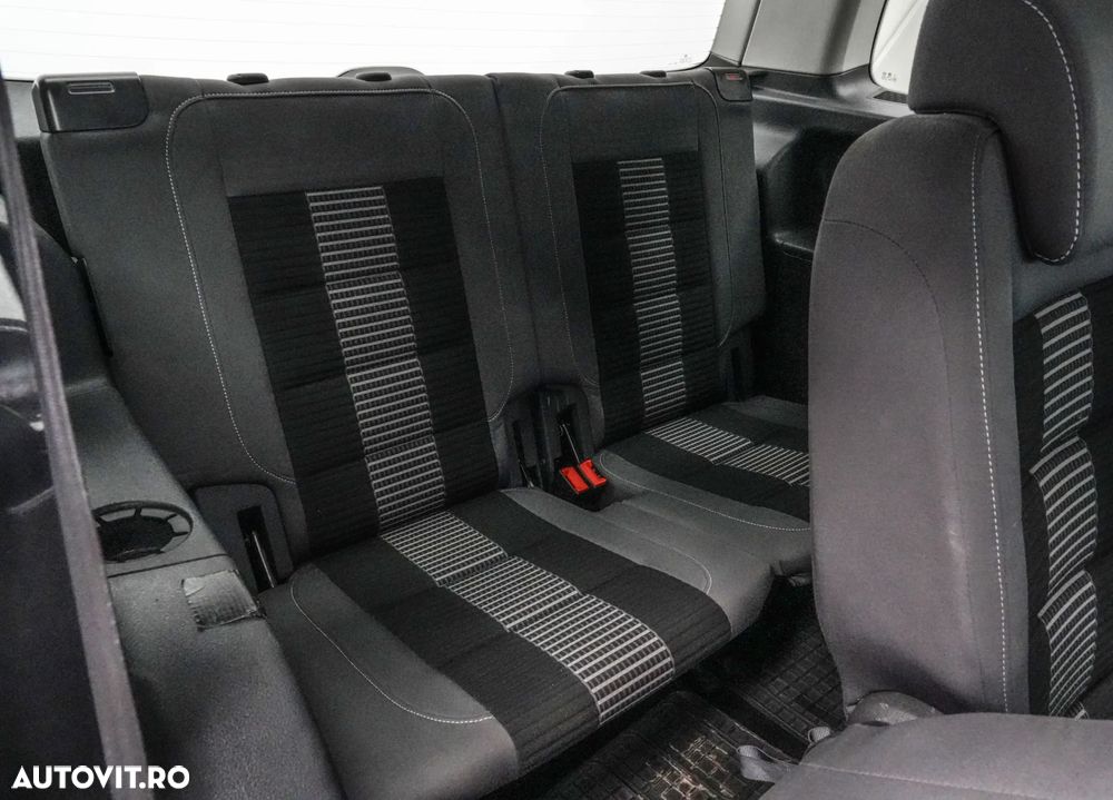 Volkswagen Touran 1.9 TDI DPF Conceptline BlueMotion - 17