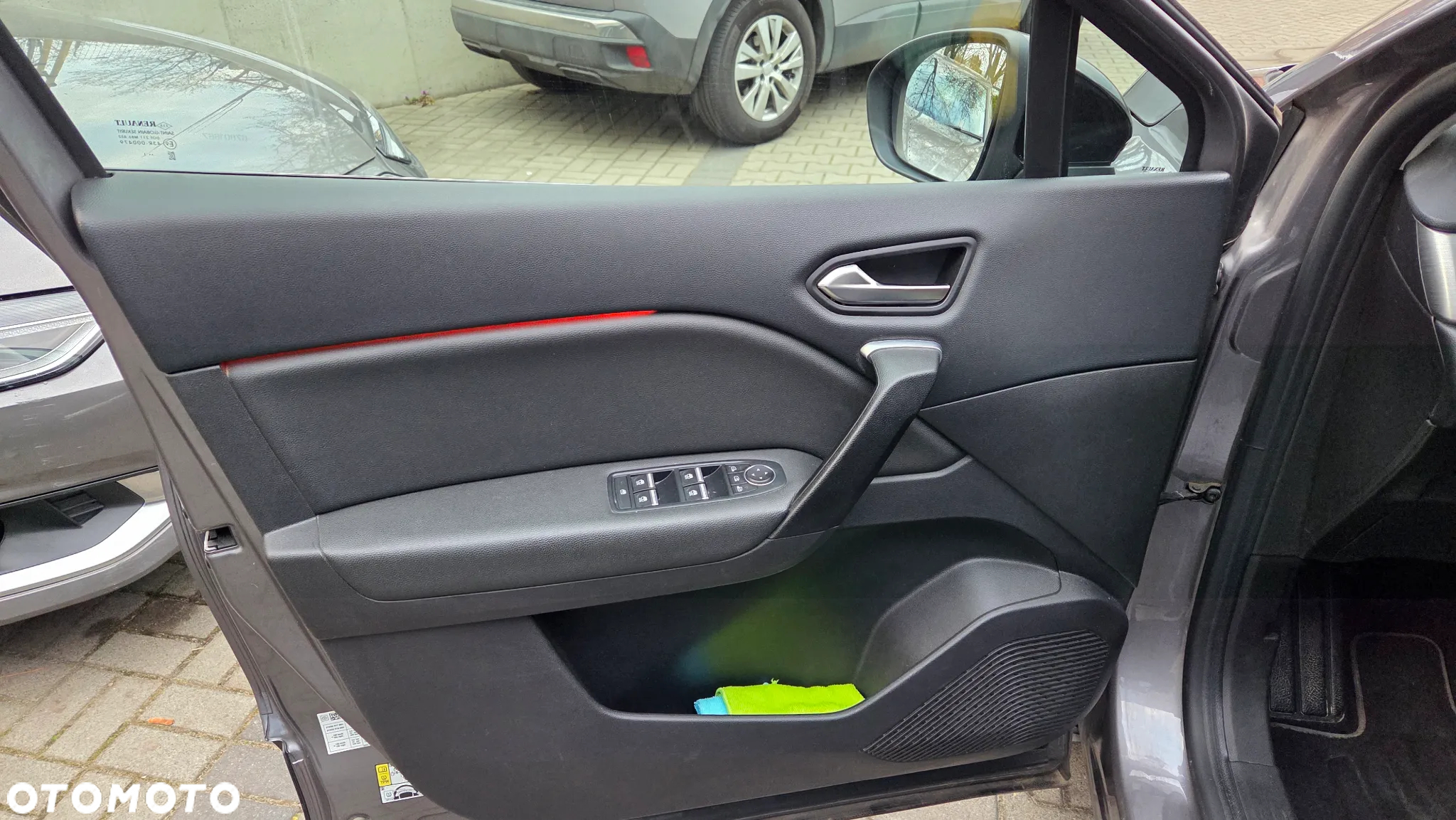Renault Captur 1.6 E-TECH Plug-In Intens - 13