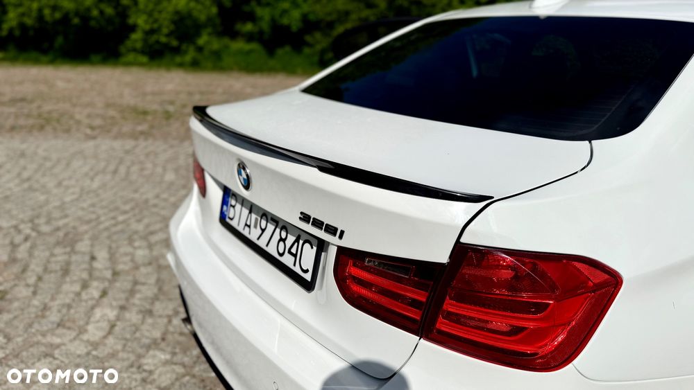 BMW Seria 3 335xi - 23