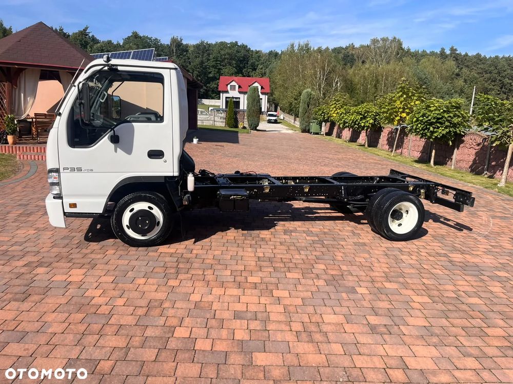 Isuzu NPR - 16