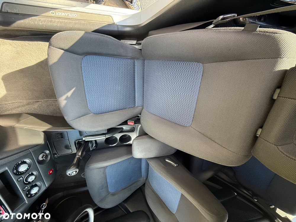 Mitsubishi Outlander - 9