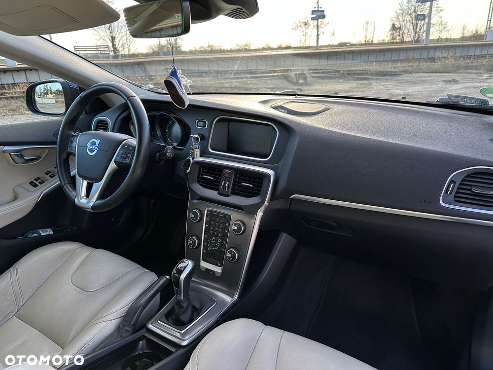 Volvo V40 D2 Momentum - 19