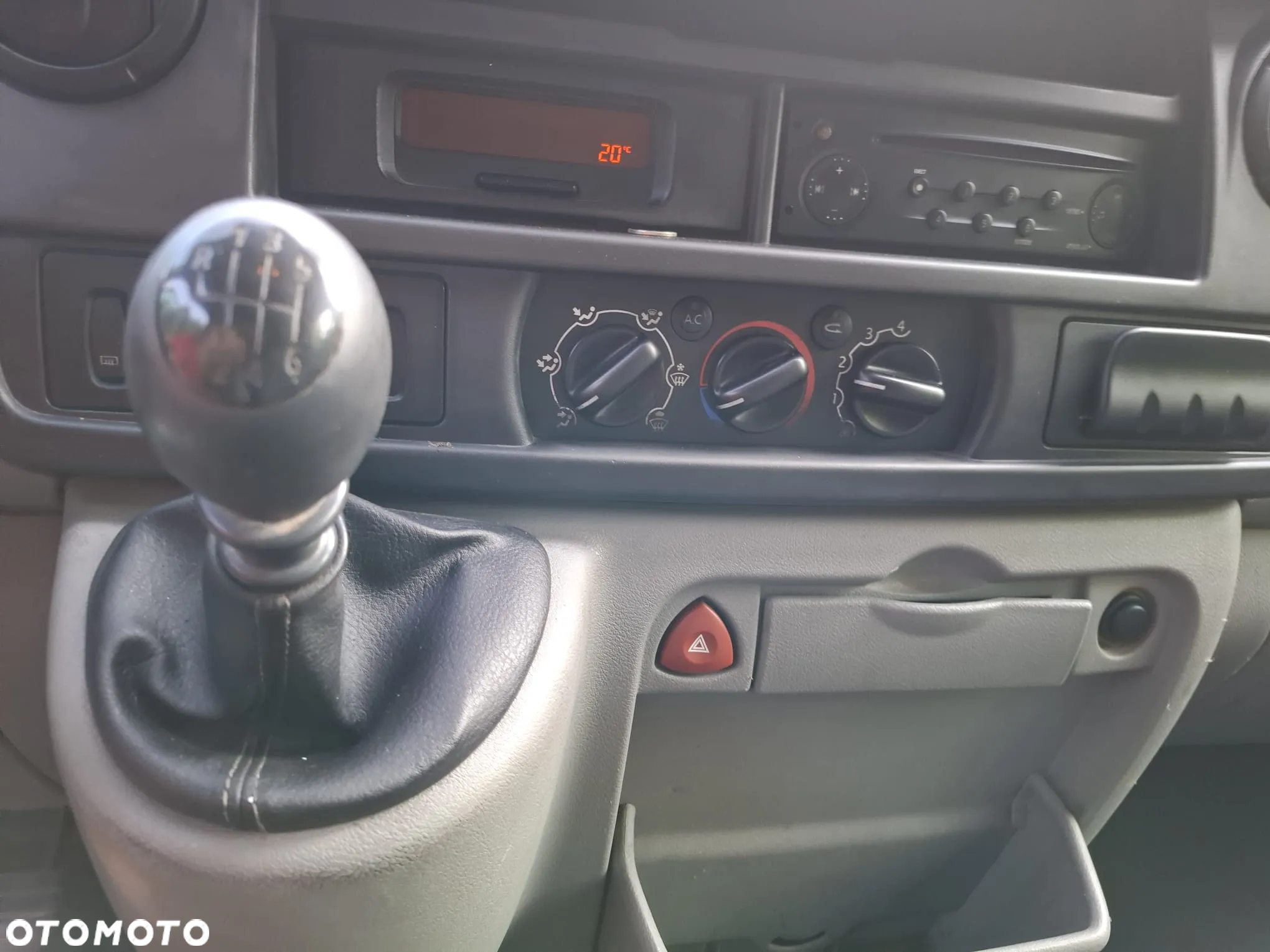 Nissan Interstar - 8