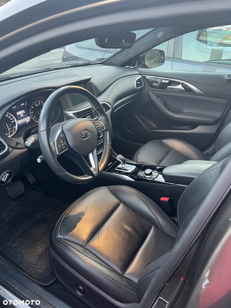 Infiniti QX30 2.0t Luxe Tech AWD 7DCT - 4