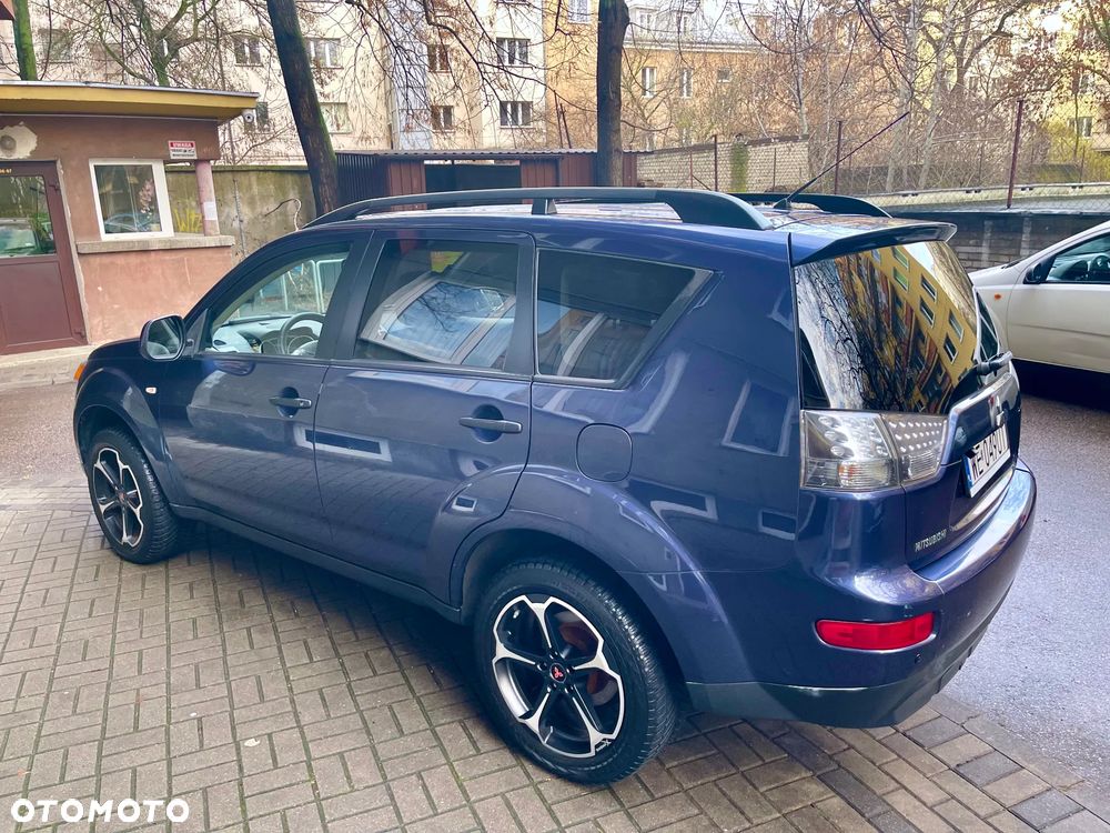 Mitsubishi Outlander 3.0 V6 XLS - 10