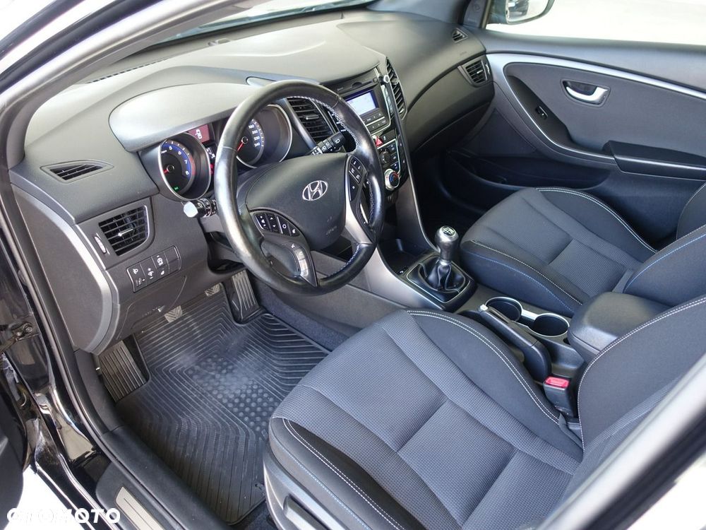 Hyundai i30 blue Kombi 1.4 Passion - 11