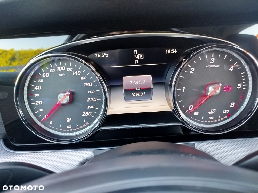 Mercedes-Benz Klasa E 220 d 4-Matic Business Edition 9G-TRONIC - 12