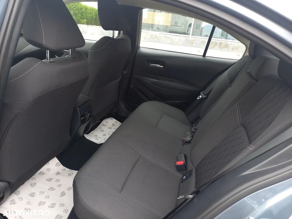 Toyota Corolla 1.8 HSD Business - 11