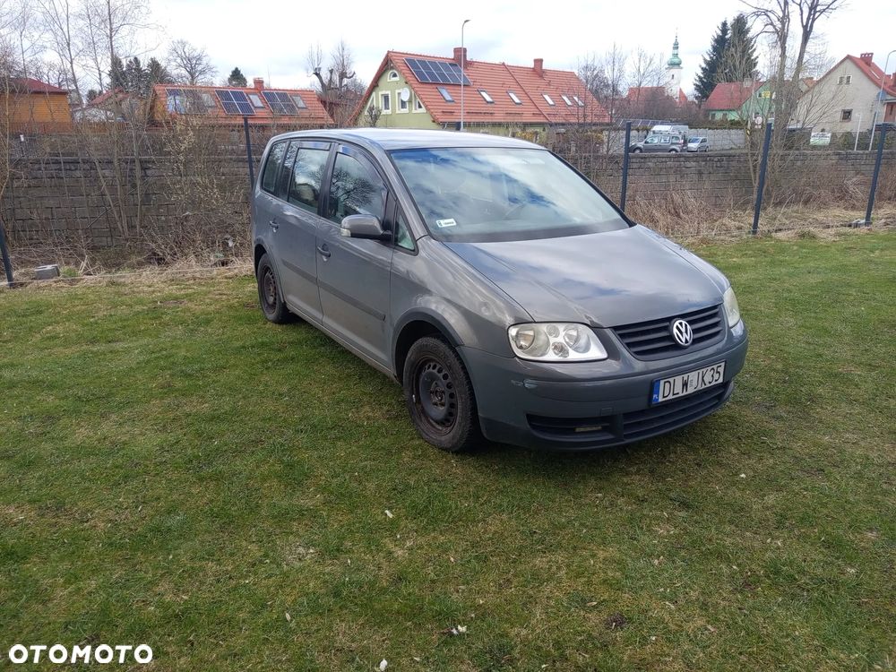 Volkswagen Touran - 1