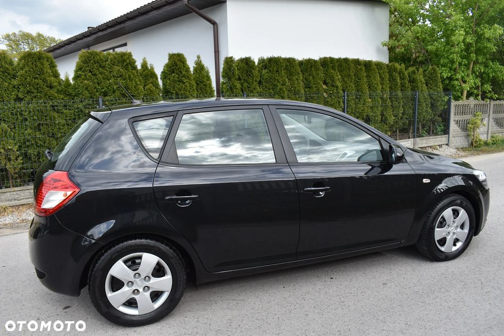 Kia Ceed - 12