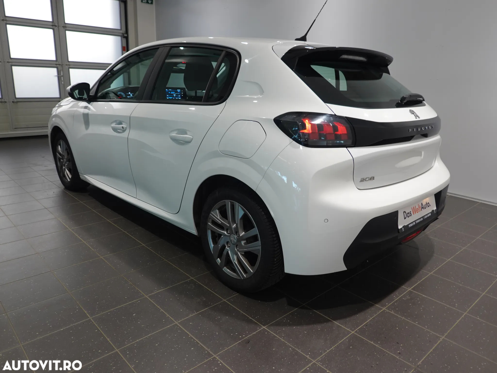 Peugeot 208 - 10
