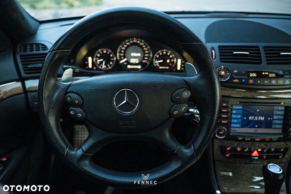 Mercedes-Benz Klasa E 63 AMG - 21