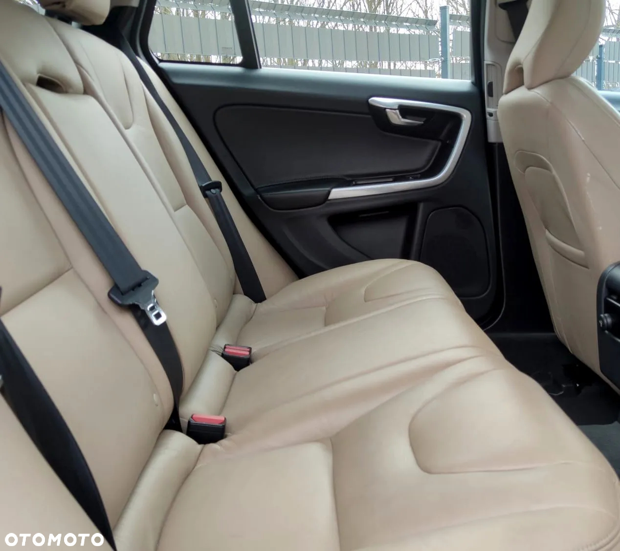 Volvo V60 D4 Momentum - 12