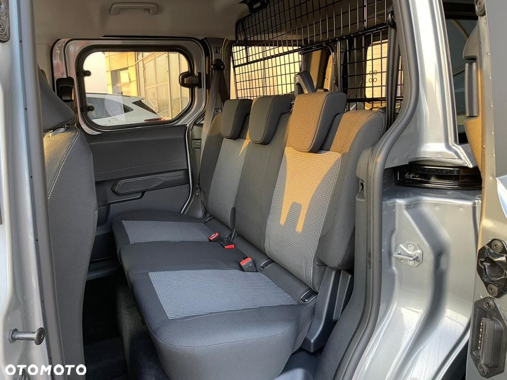 Ford Transit Courier - 21