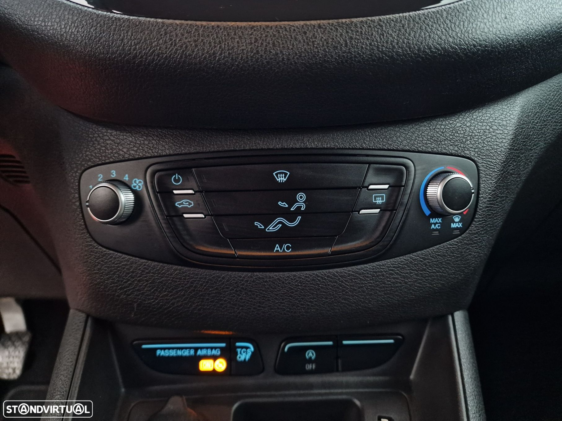 Ford Tourneo Courier 1.0 EcoBoost Titanium - 27
