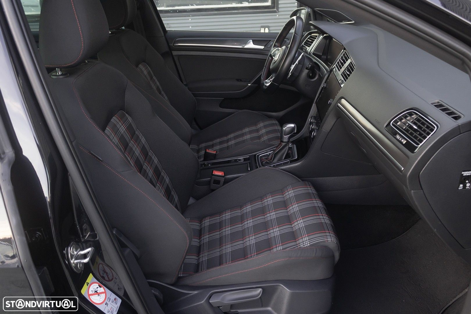 VW Golf 2.0 TSI GTI DSG - 21