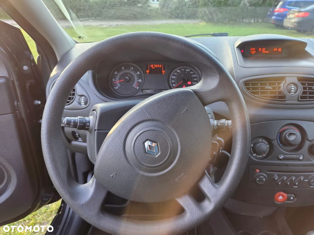 Renault Clio - 9