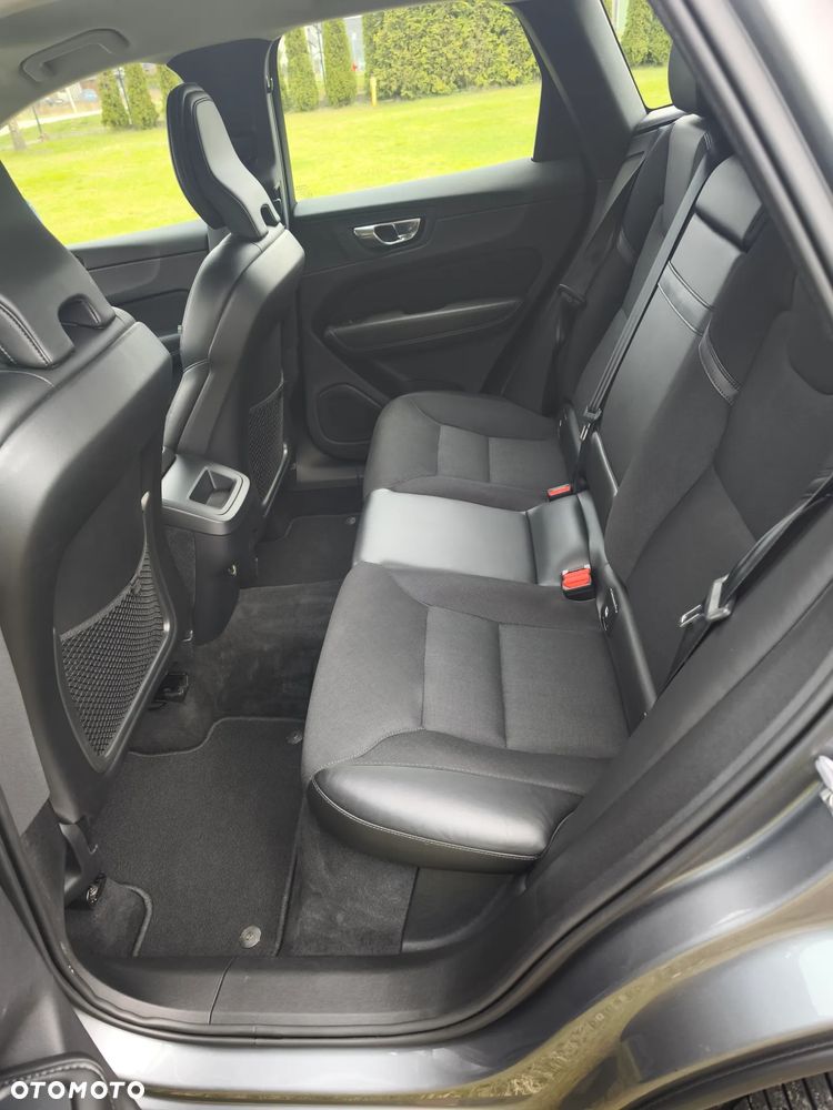 Volvo XC 60 B4 B Momentum Pro - 12