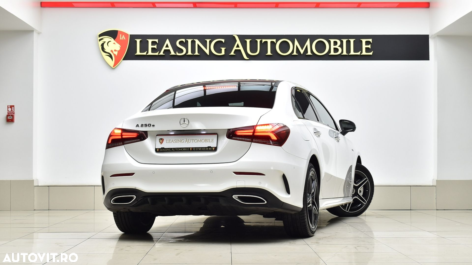 Mercedes-Benz A 250 e 8G-DCT AMG Line - 4