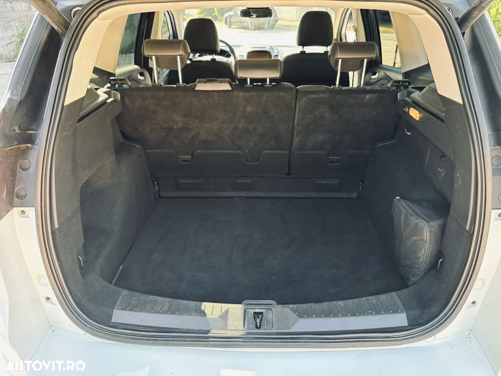 Ford Kuga 2.0 TDCi 2x4 ST-Line - 15