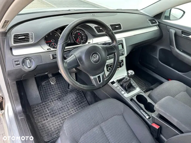 Volkswagen Passat 2.0 Blue TDI SCR Comfortline - 14