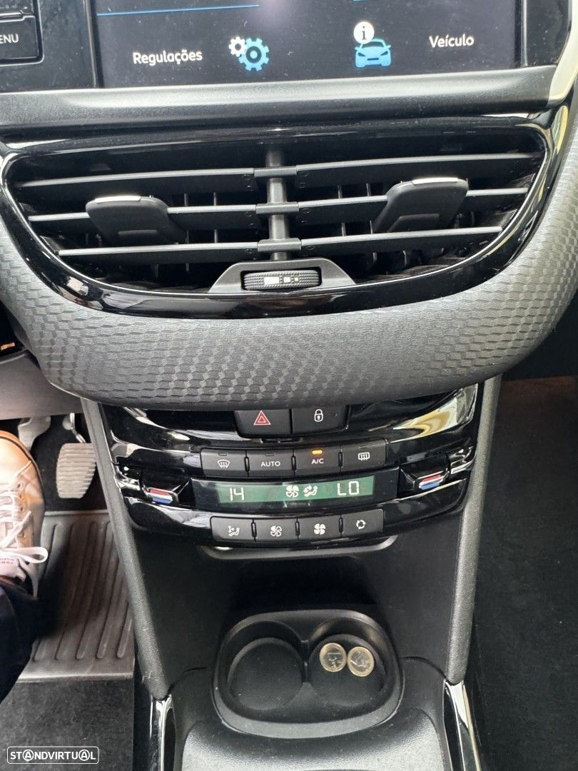 Peugeot 2008 1.2 PureTech Allure - 12