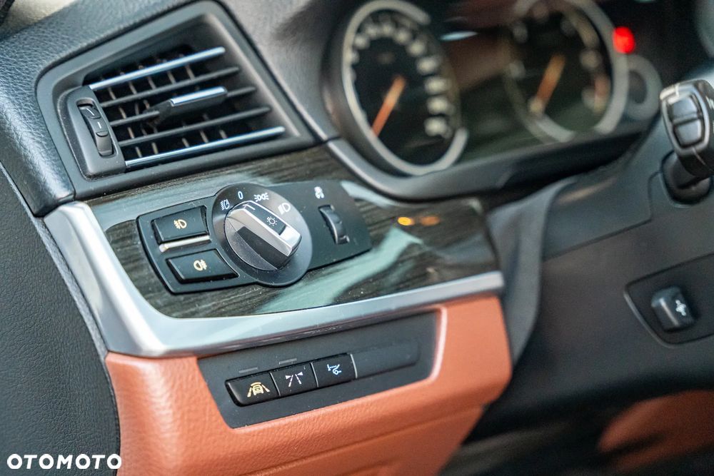 BMW Seria 5 530d xDrive - 31