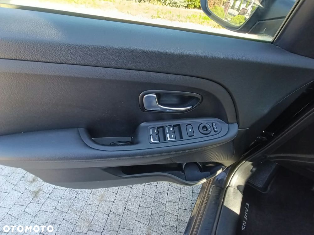 Kia Carens - 18