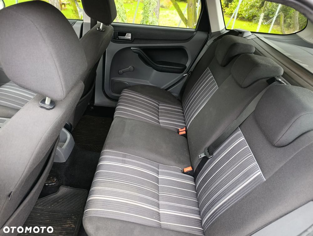 Ford Focus 1.6 16V Ambiente - 9