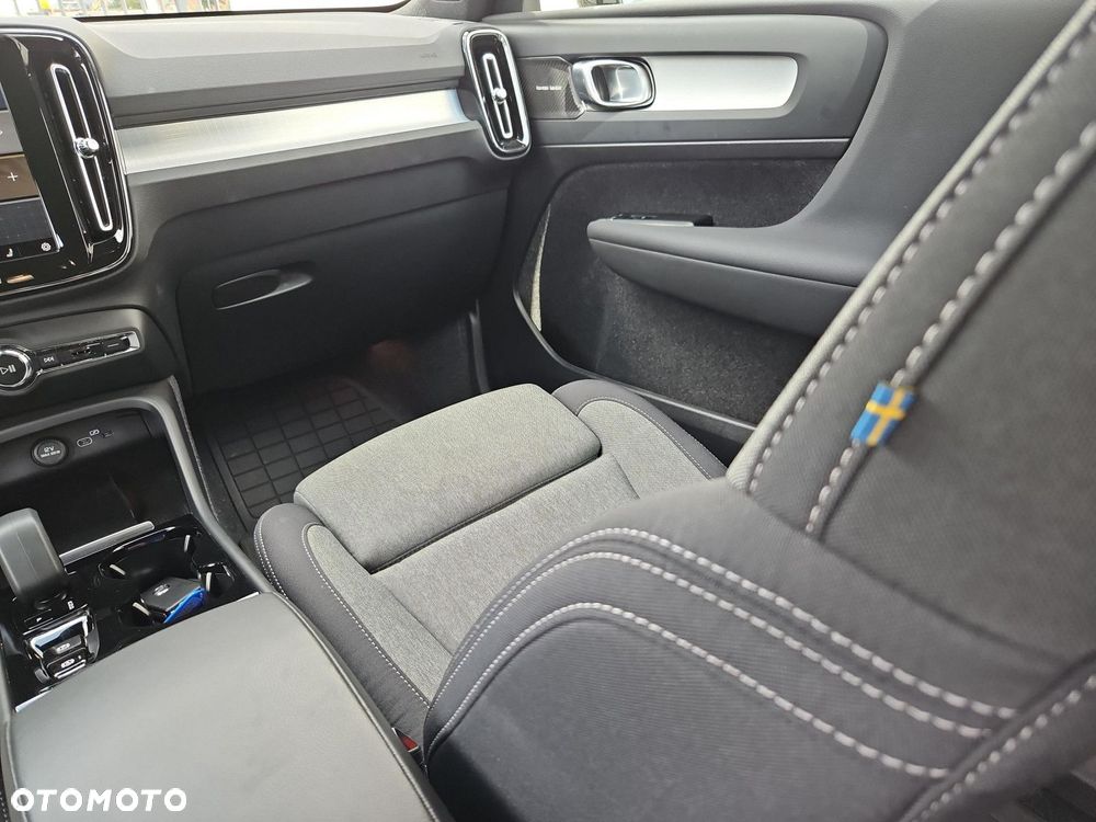 Volvo XC 40 B3 Plus Dark - 26
