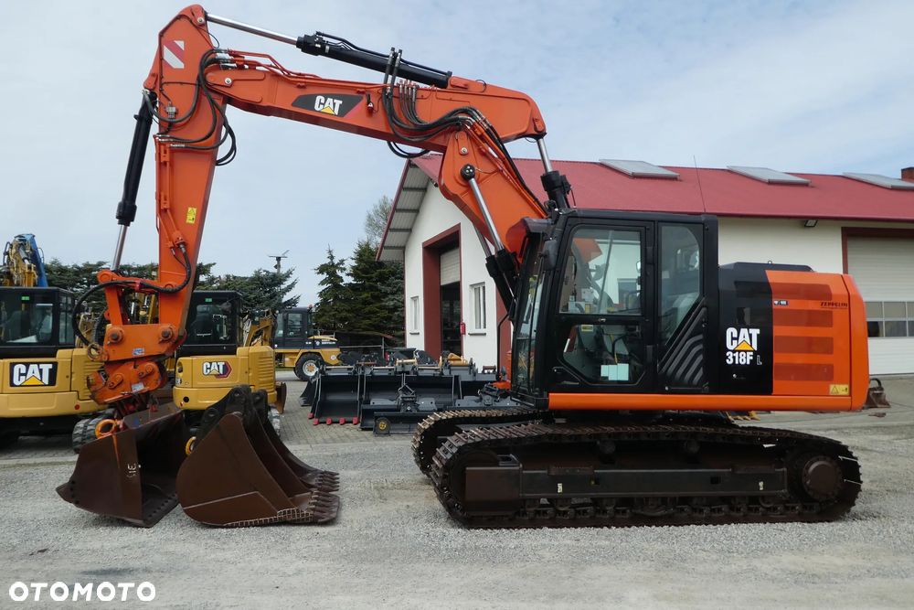 Caterpillar M 318F Z NIEMIEC TRZY ŁYŻKI - 3