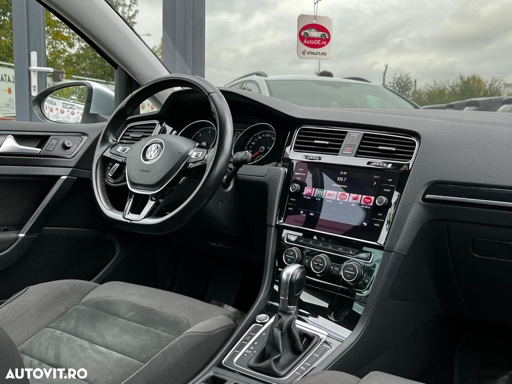 Volkswagen Golf - 10