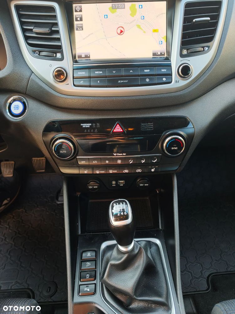 Hyundai Tucson 1.7 CRDI BlueDrive Comfort 2WD - 11