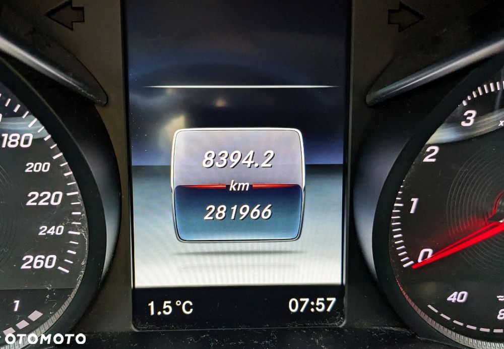 Mercedes-Benz Klasa C 180 CGI BlueEff Classic - 13