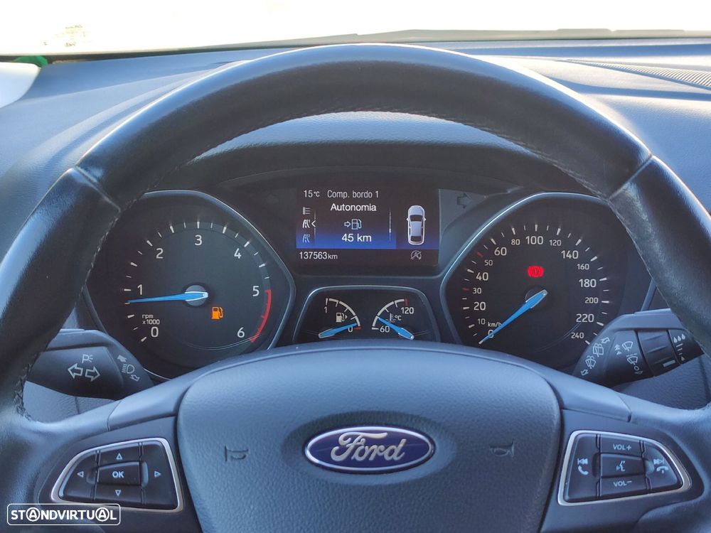 Ford Focus 1.5 TDCi ECOBlue Titanium - 4