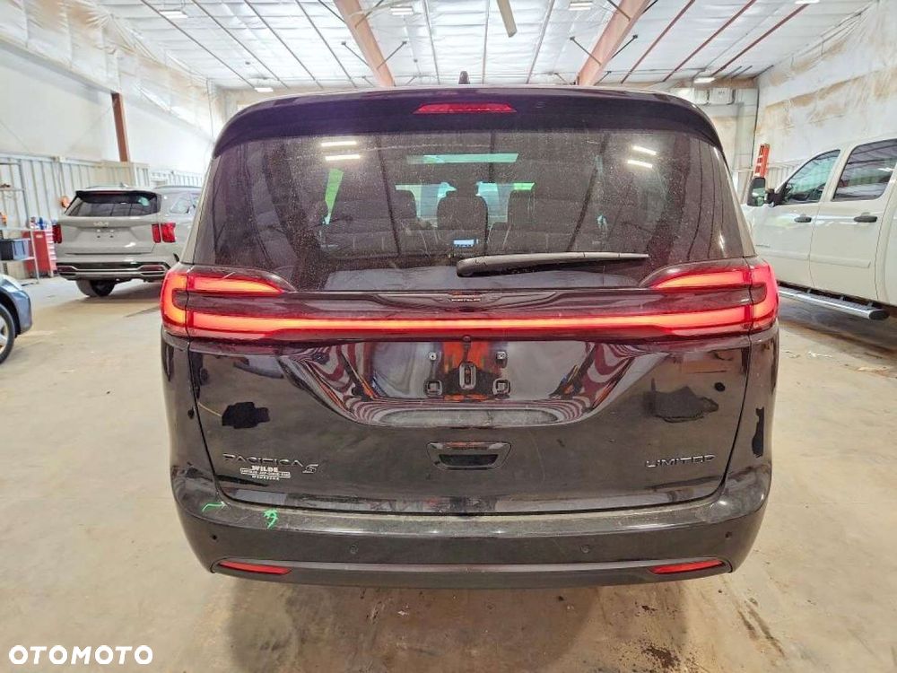 Chrysler Pacifica - 3